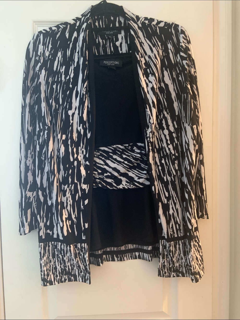 Perceptions Black and White 2PC Abstract Open Front Jacket and Tank top